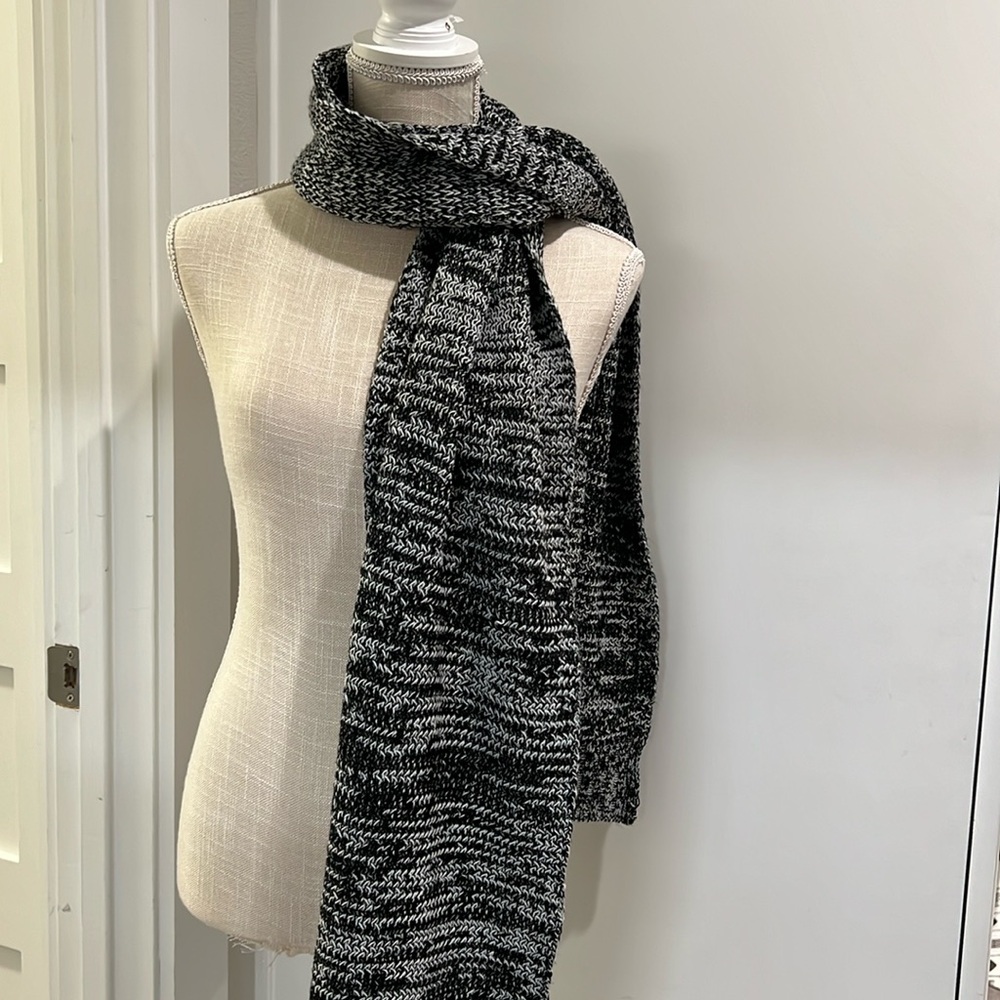 Banana Republic black and white scarf